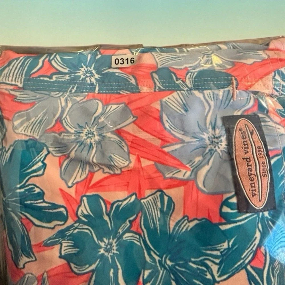 Vineyard Vines Swim Trunks XL Men's‎ Floral Pink Blue Hibiscus Board Shorts